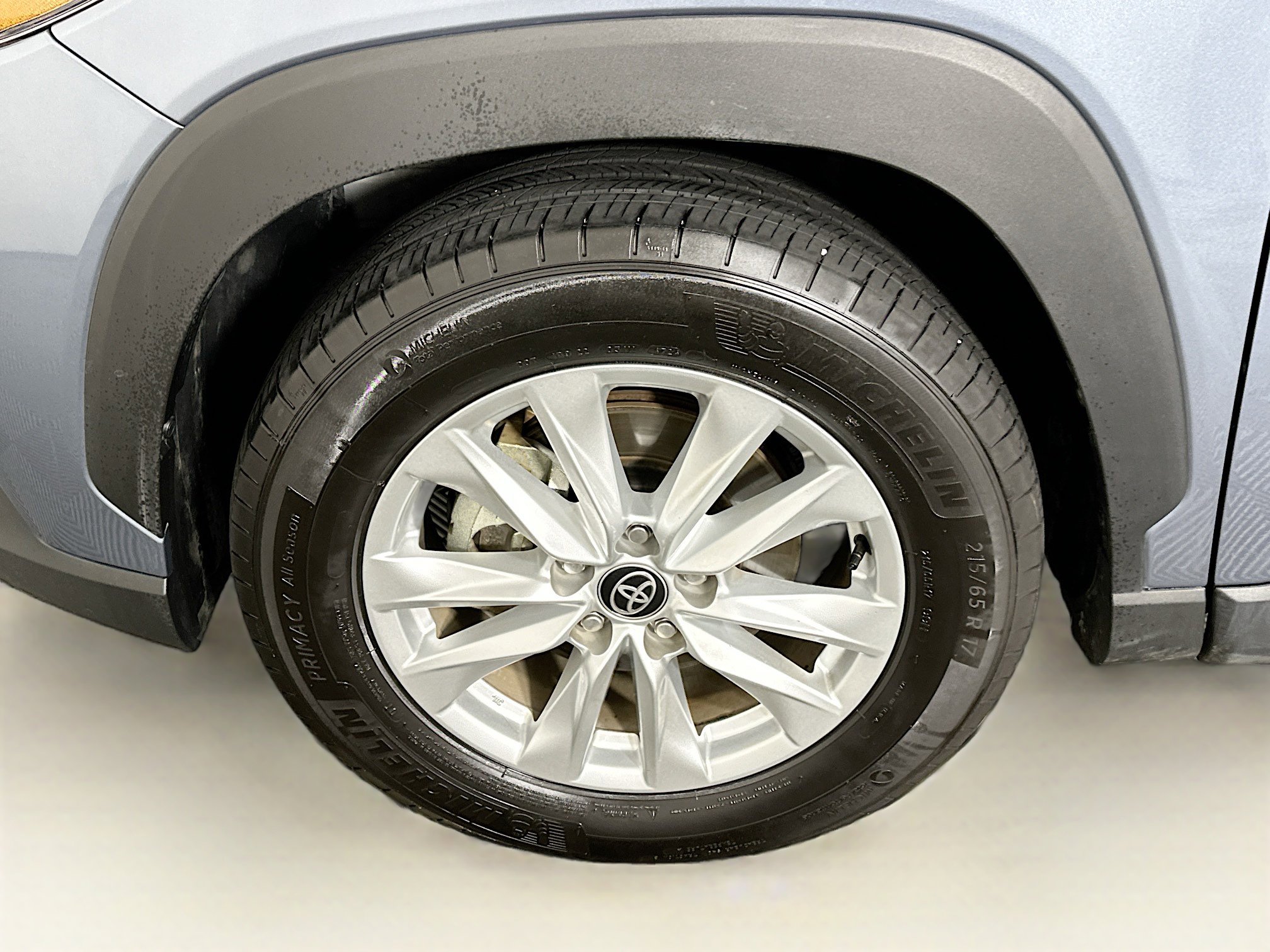 Used 2025 Toyota Corolla Cross LE image 11