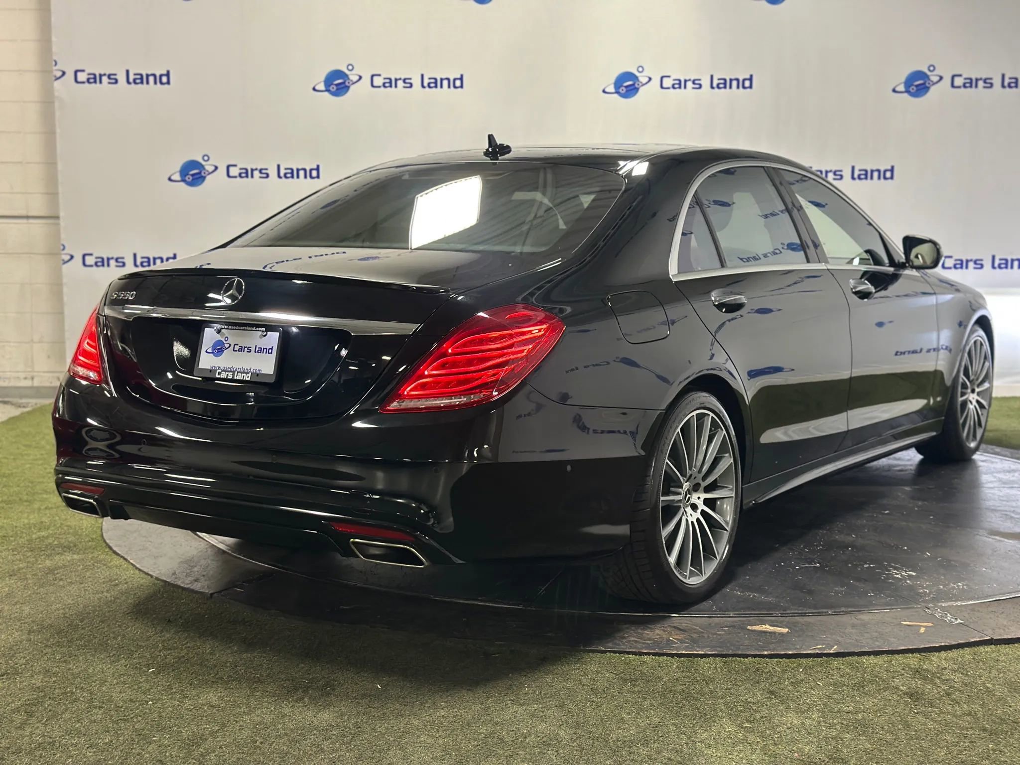 Used 2017 Mercedes-Benz S 550 Sedan image 3