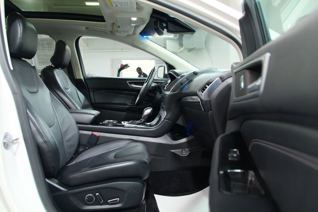 Used 2015 Ford Edge Titanium w/ Equipment Group 302A AWD/4WD image 21