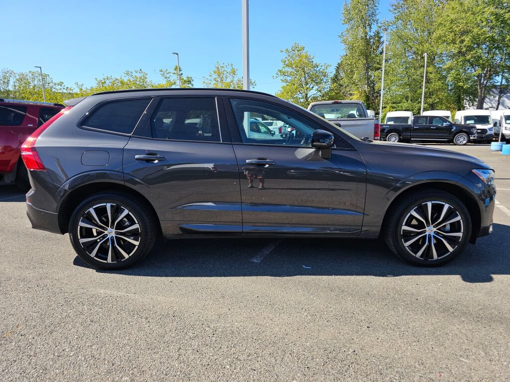 Used 2023 Volvo XC60 B5 Plus w/ Climate Package AWD/4WD image 4