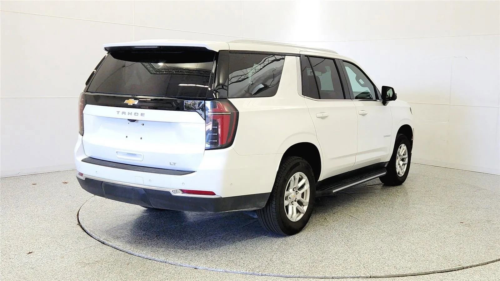 Used 2025 Chevrolet Tahoe LT AWD/4WD image 7