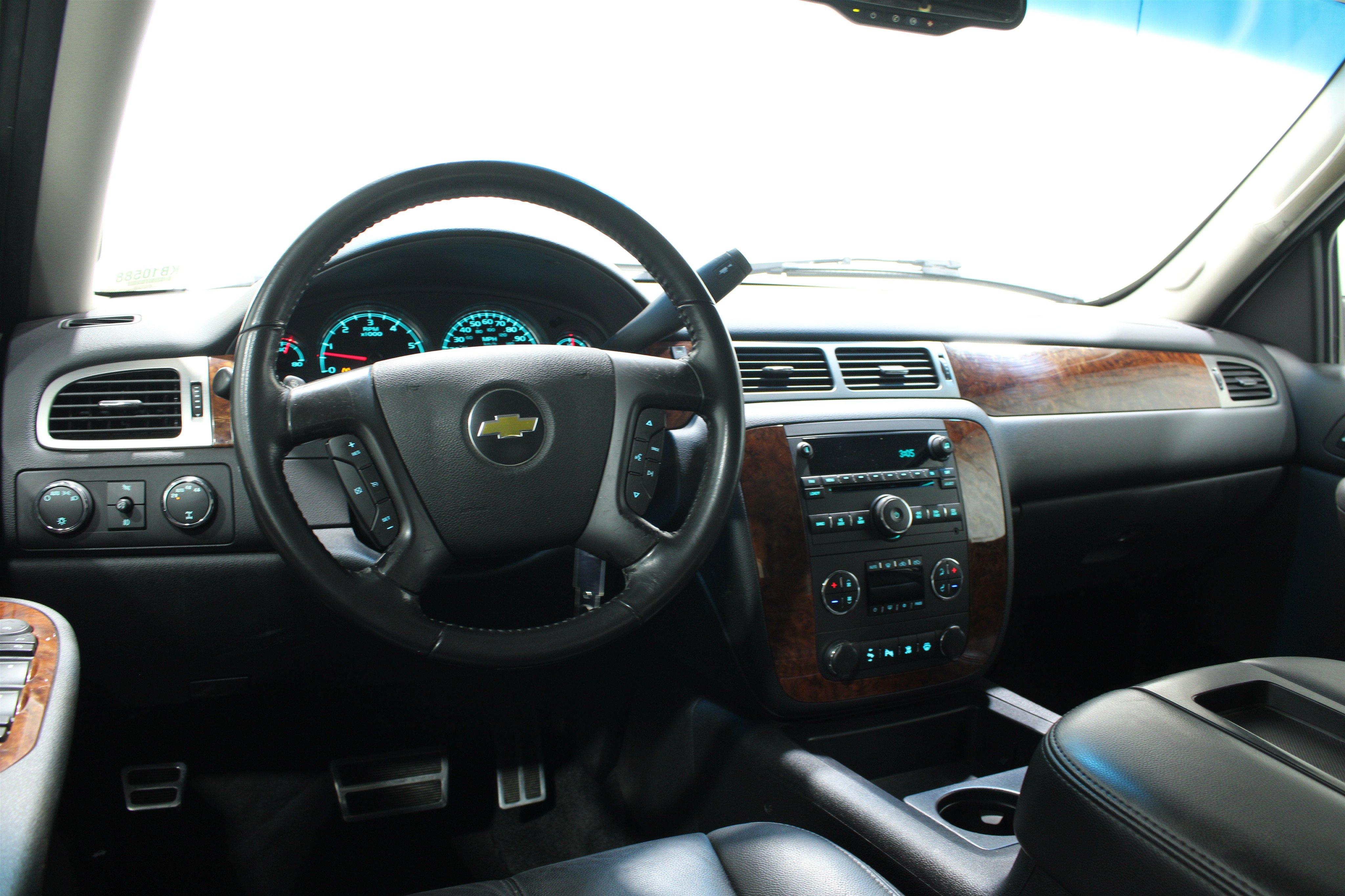 Used 2007 Chevrolet Avalanche LTZ w/ LTZ Preferred Equipment Group AWD/4WD image 2