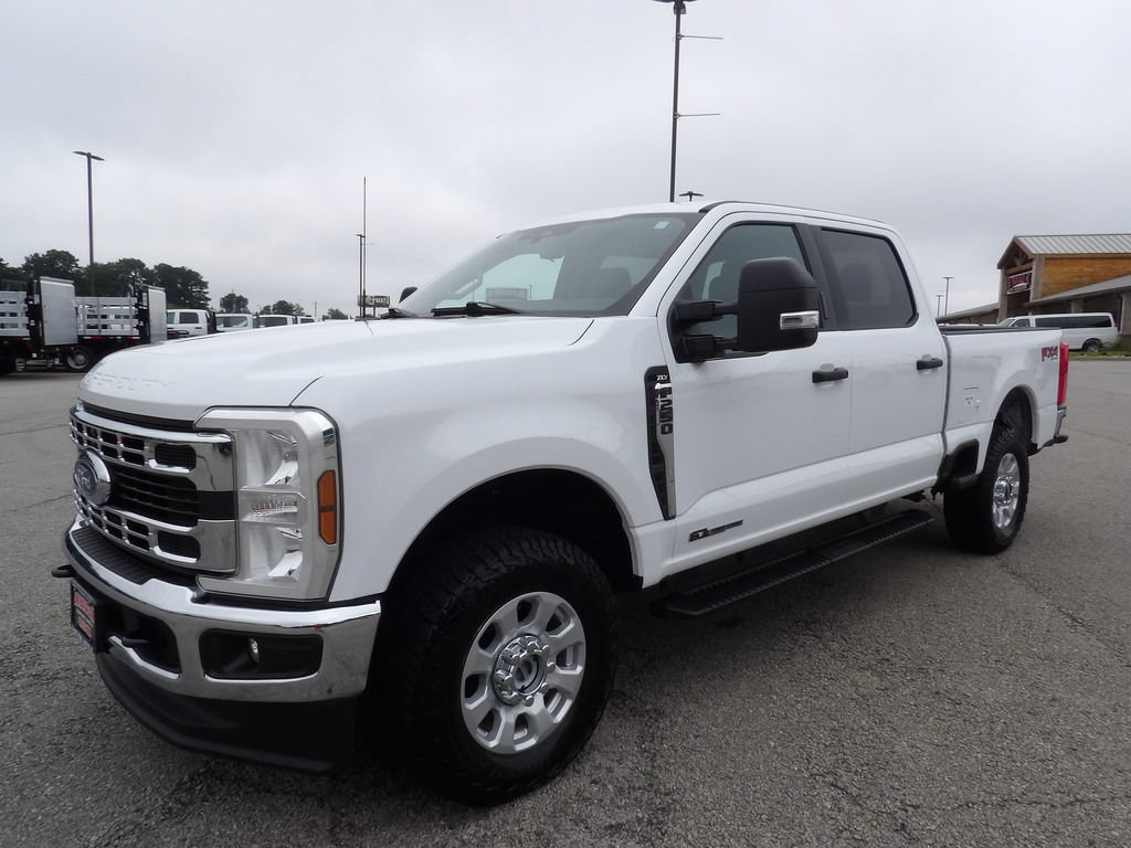 Used 2024 Ford F250 XLT w/ FX4 Off-Road Package AWD/4WD image 3