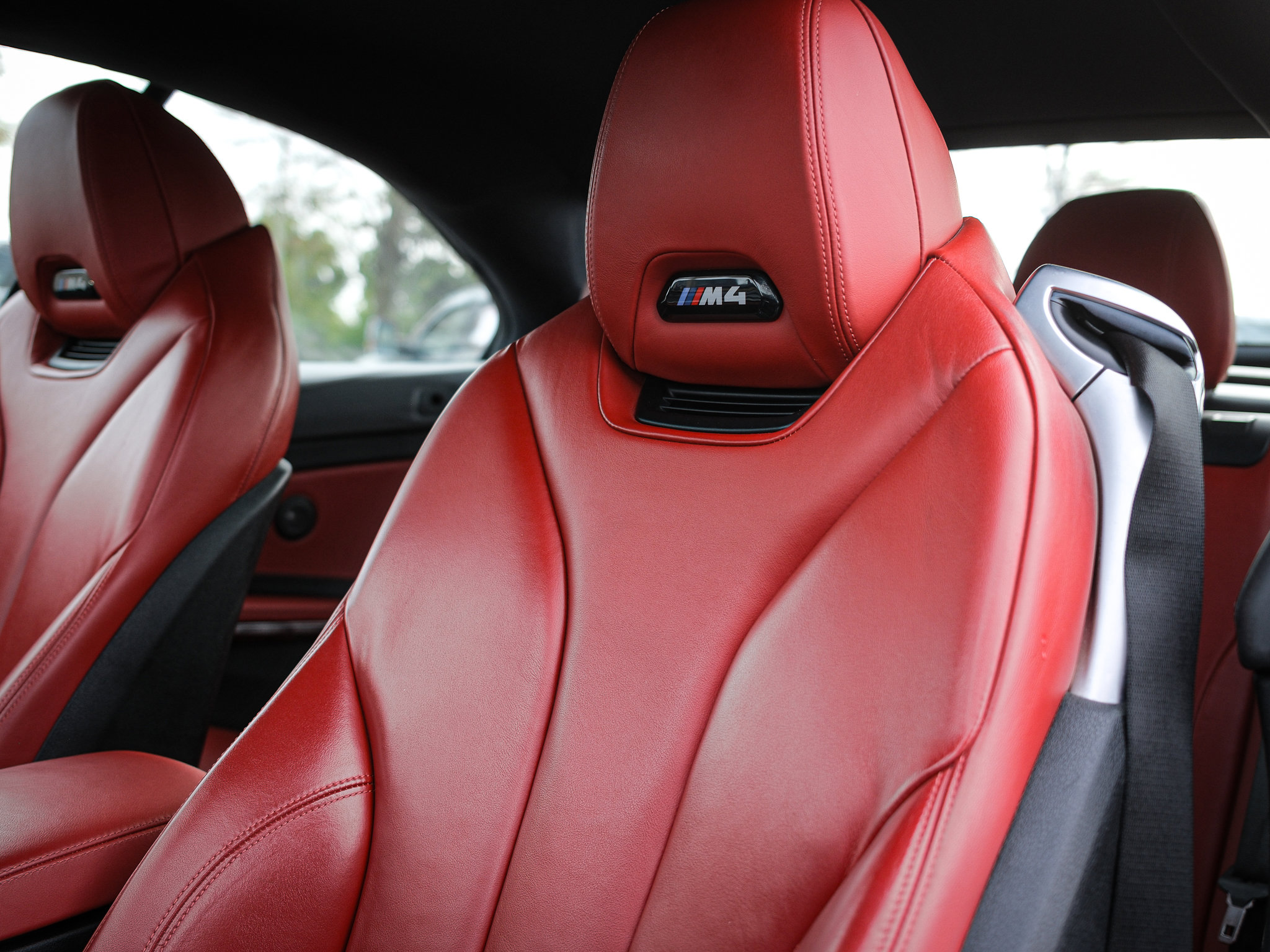 Used 2018 BMW M4 Convertible image 16