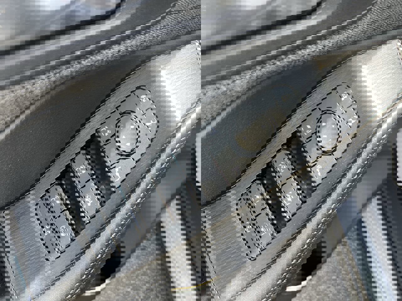 Used 2022 Nissan Rogue SV FWD image 15