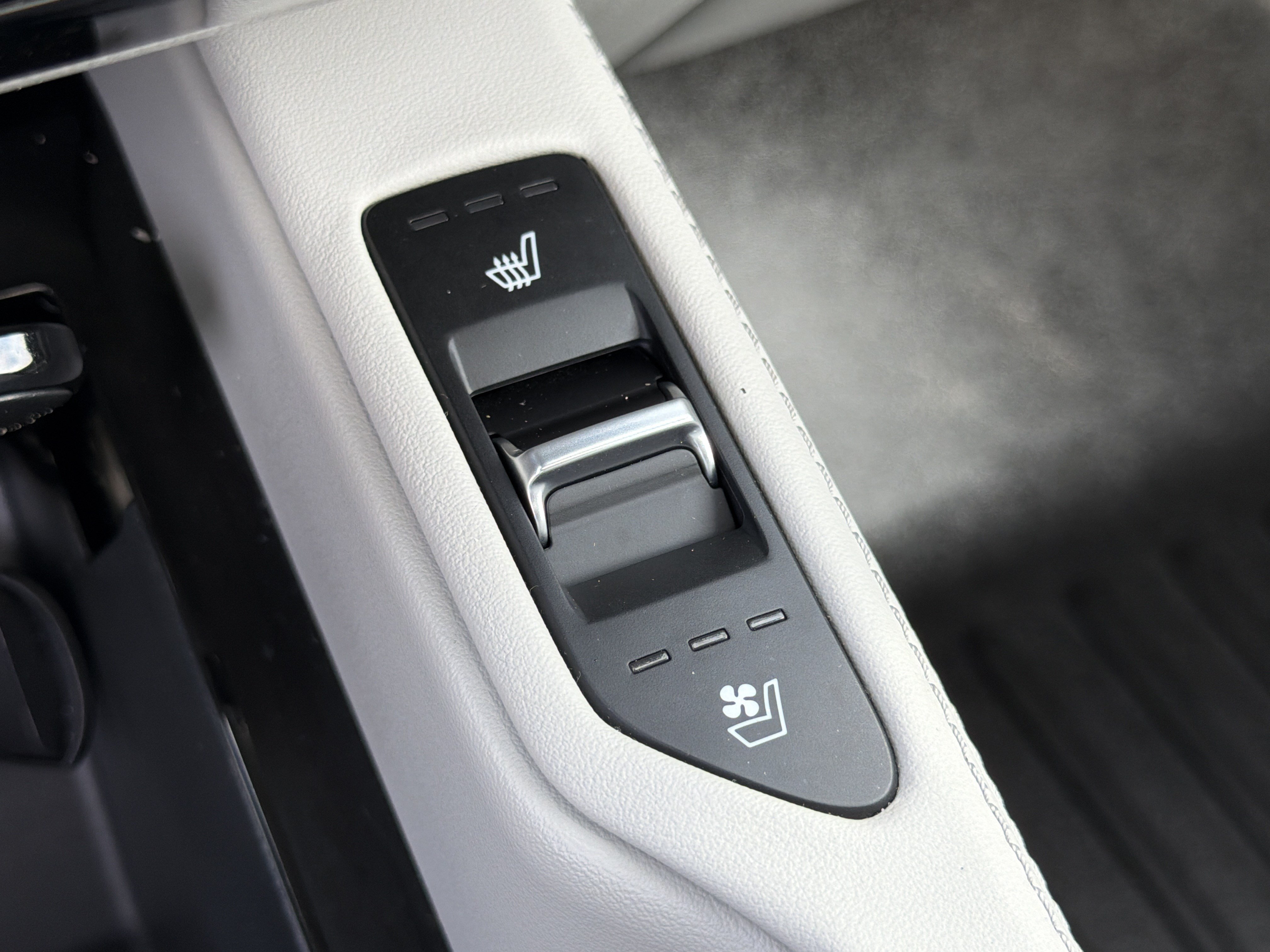 Used 2020 Kia Telluride EX FWD image 27