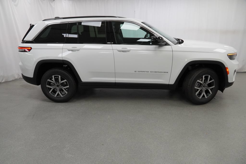 New 2027 Jeep Grand Cherokee Laredo AWD/4WD image 9