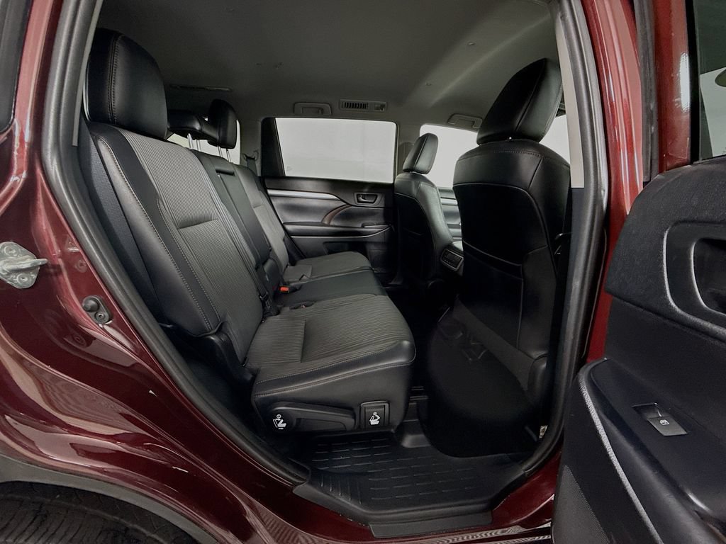 Used 2019 Toyota Highlander Plus AWD/4WD image 27
