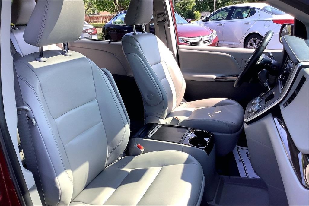 Used 2020 Toyota Sienna XLE FWD image 7