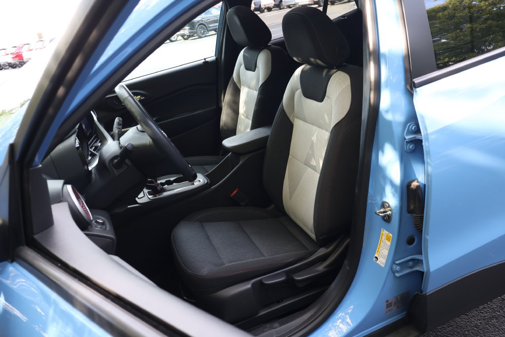 Certified 2024 Chevrolet Trax RS w/ Sunroof Package FWD image 32