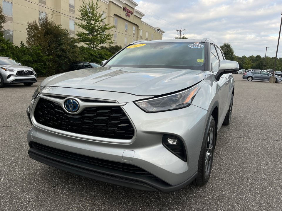 Used 2022 Toyota Highlander XLE AWD/4WD image 26