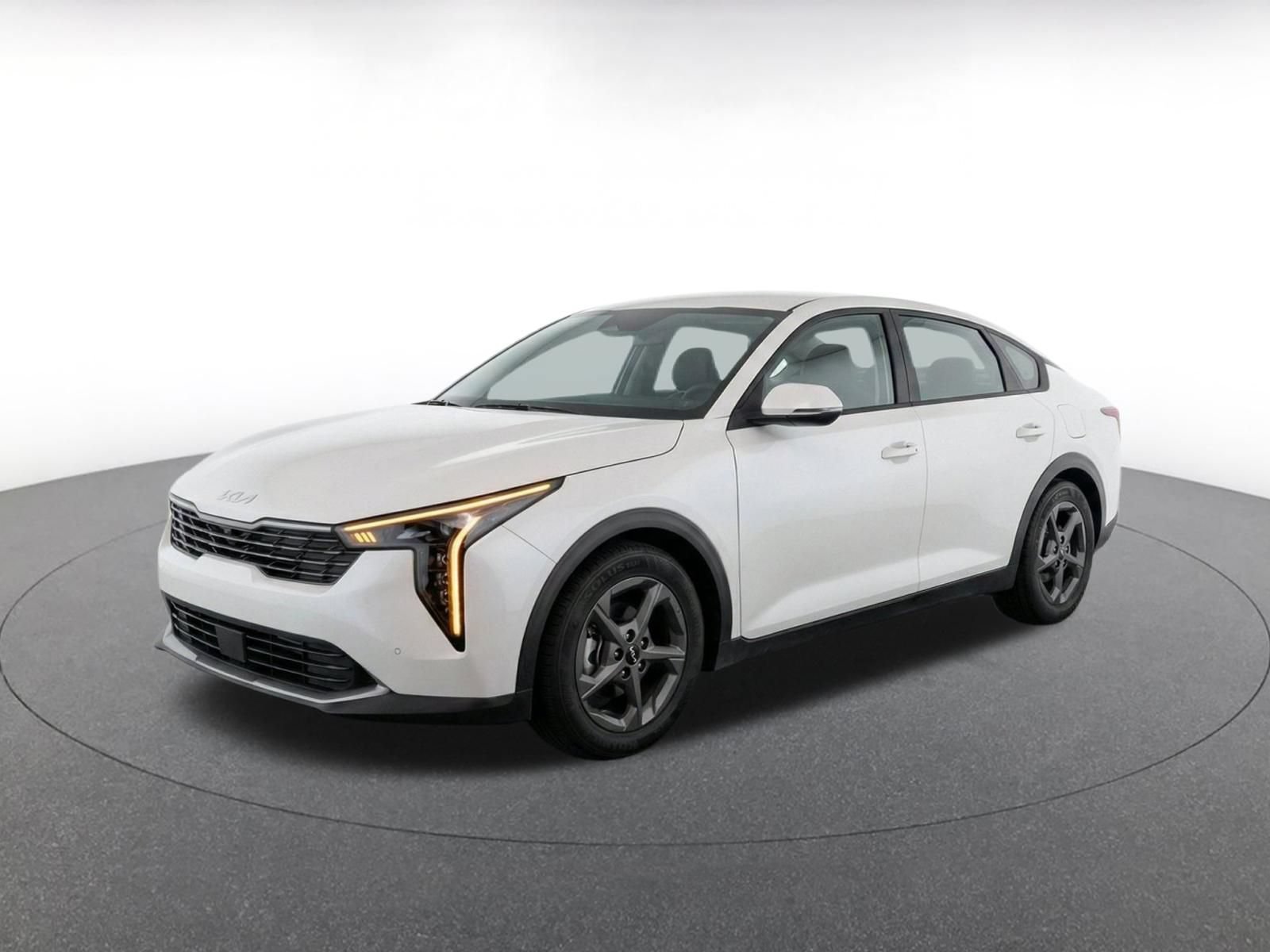 Used 2025 Kia K4 FWD image 3