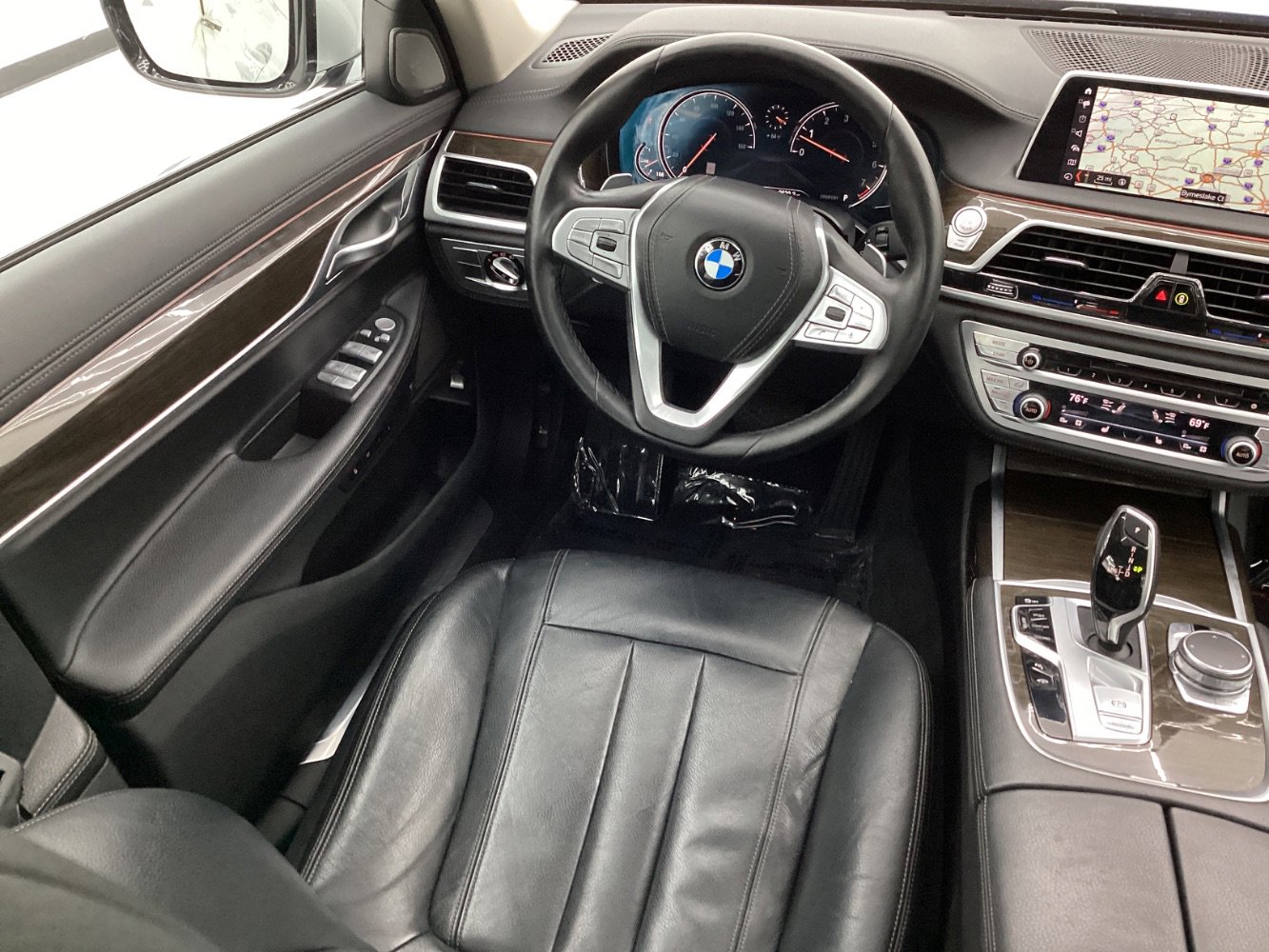 Used 2019 BMW 740i xDrive image 31
