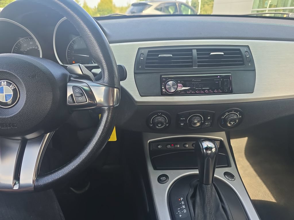 Used 2006 BMW Z4 3.0i RWD image 11