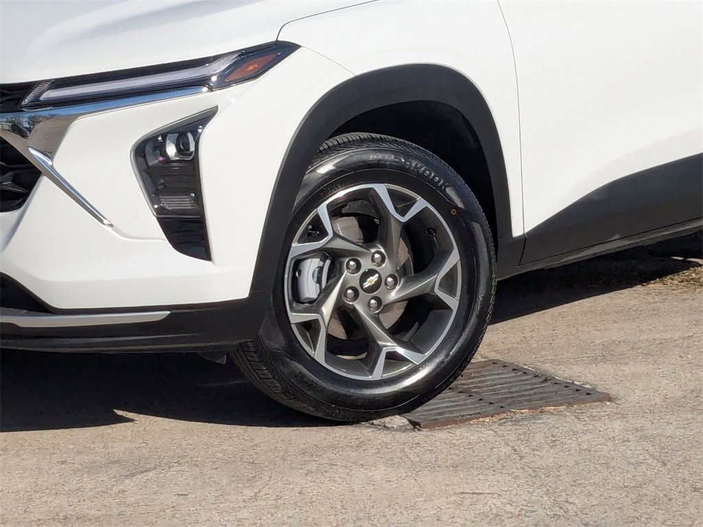 Used 2025 Chevrolet Trax LT w/ LT Convenience Package image 30