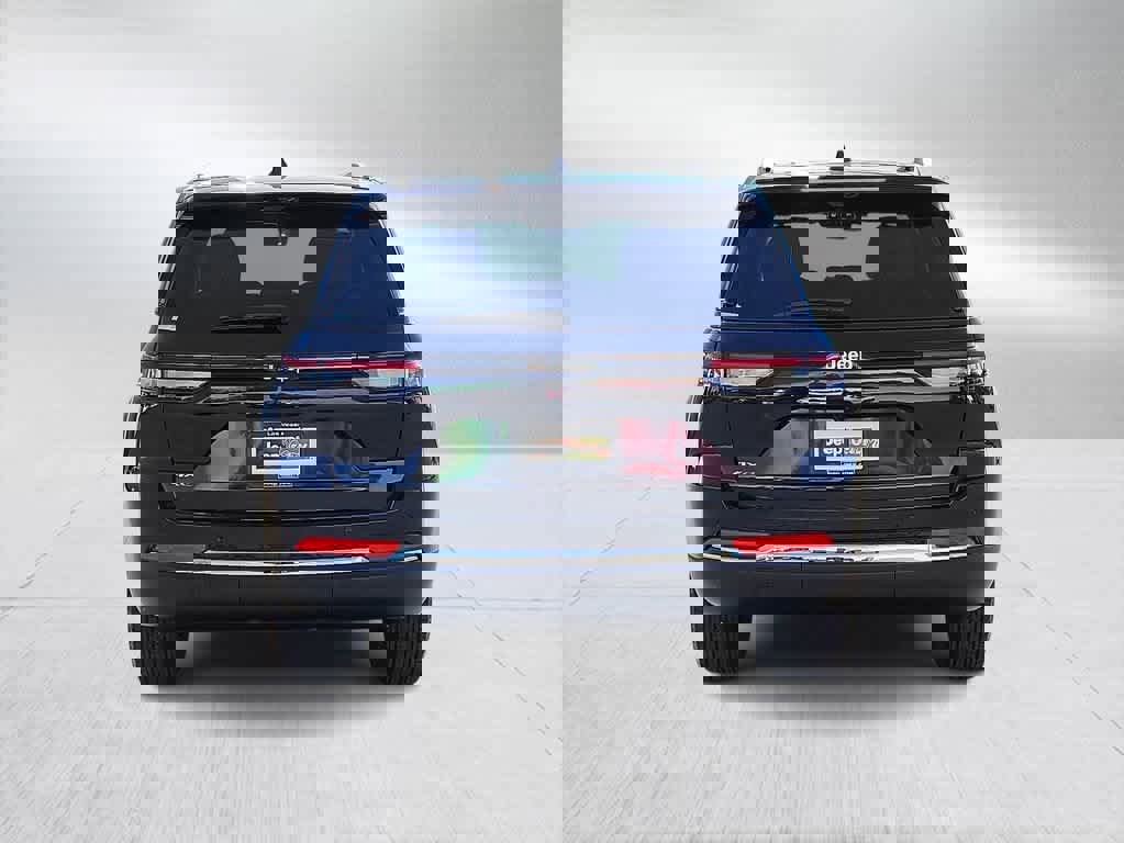 Used 2024 Jeep Grand Cherokee Limited 4xe w/ Luxury Tech Group II image 7