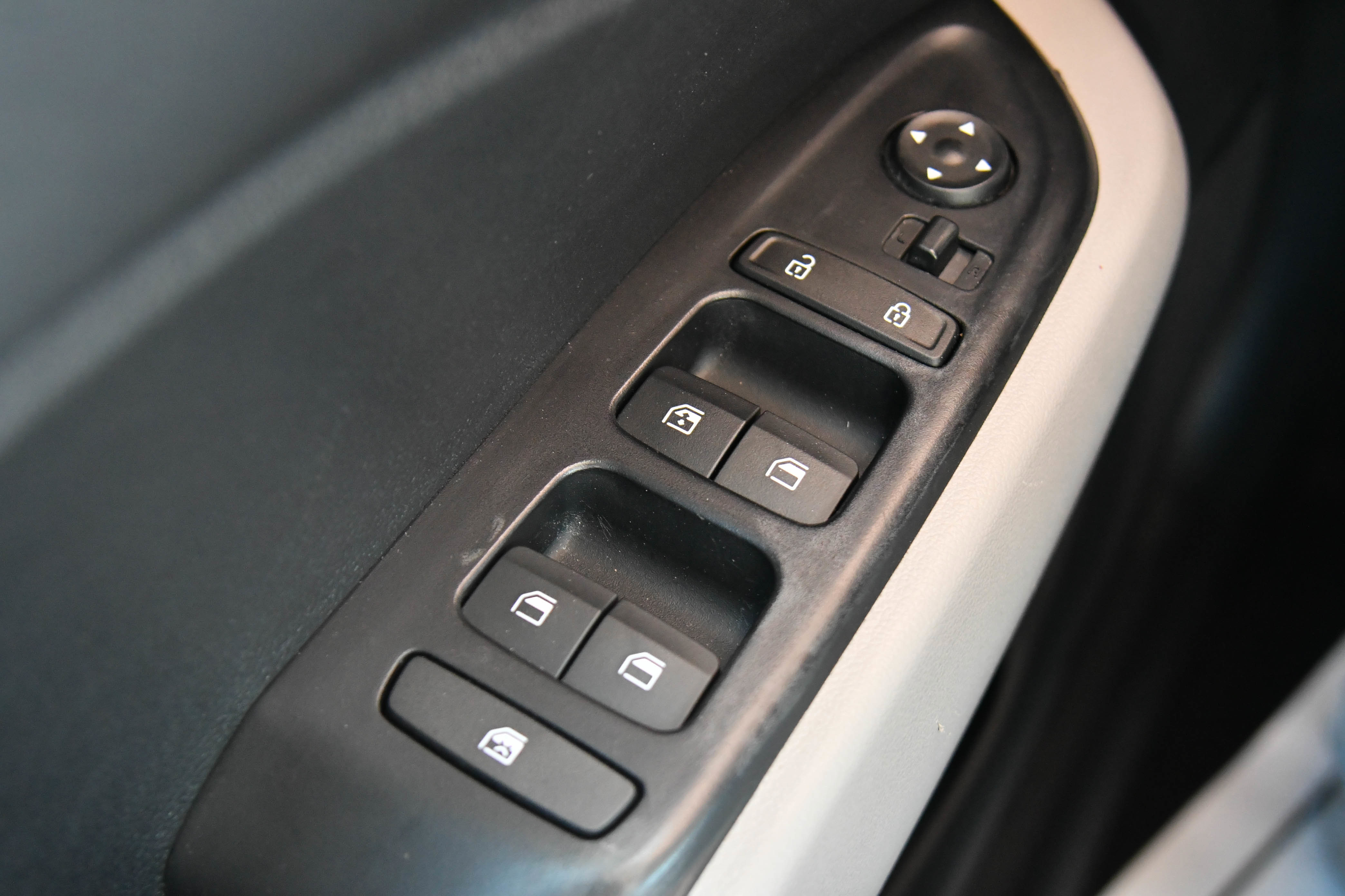 Used 2023 Hyundai Venue SEL w/ Cargo Package image 30