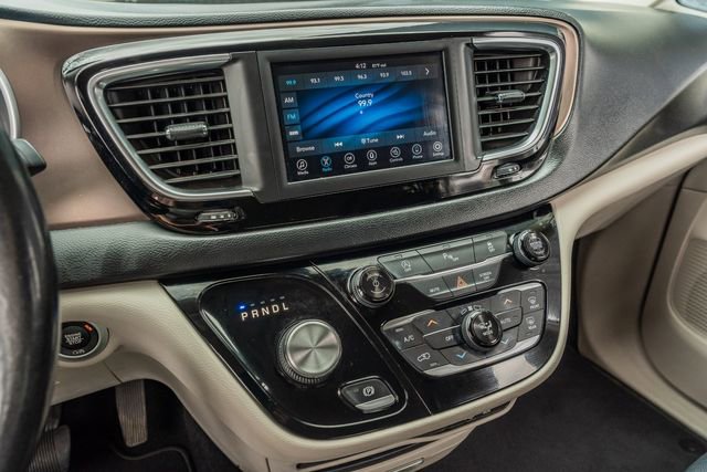 Used 2019 Chrysler Pacifica Touring-L FWD image 26