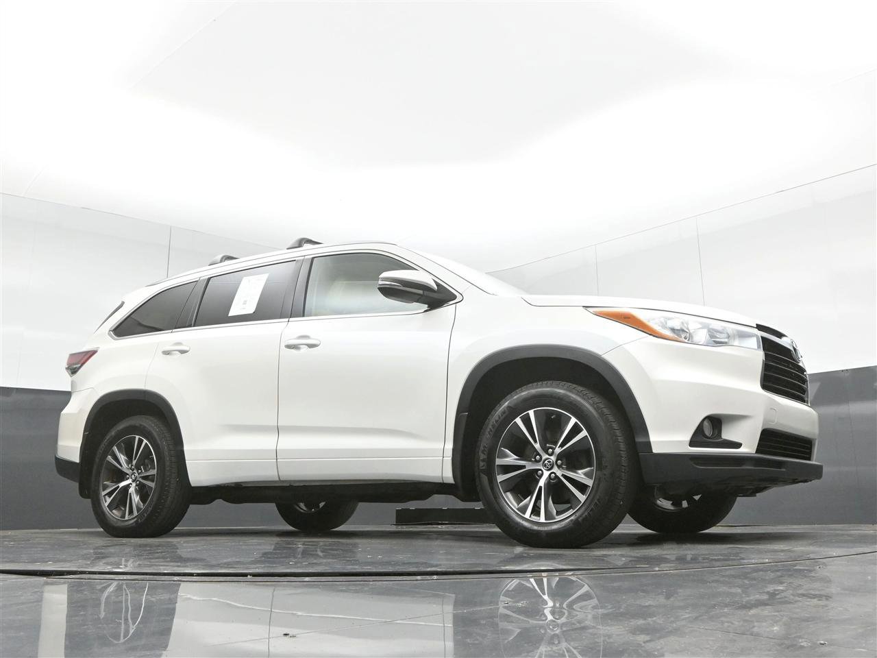 Used 2016 Toyota Highlander XLE AWD/4WD image 31