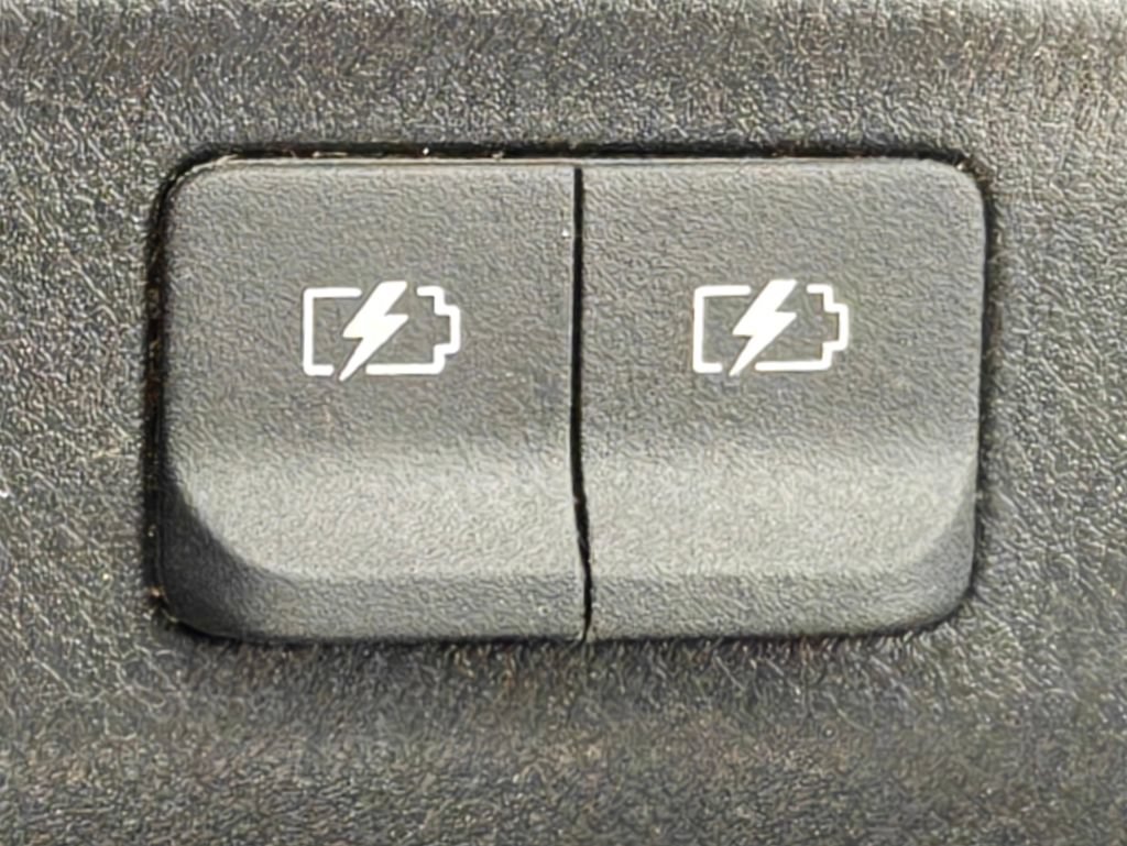 Used 2023 Nissan Versa S FWD image 16
