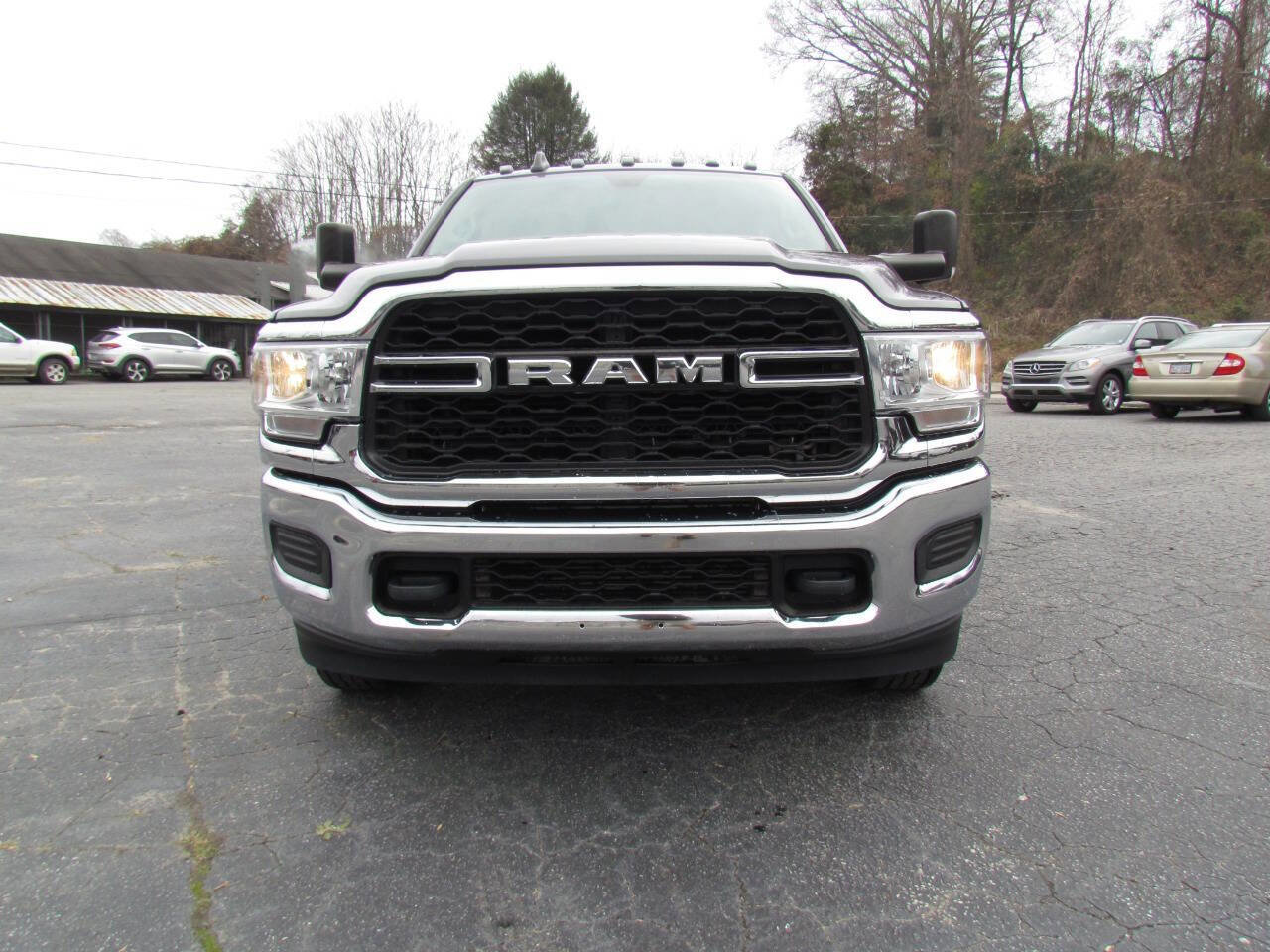 Used 2019 RAM 3500 Tradesman w/ Chrome Appearance Group image 2