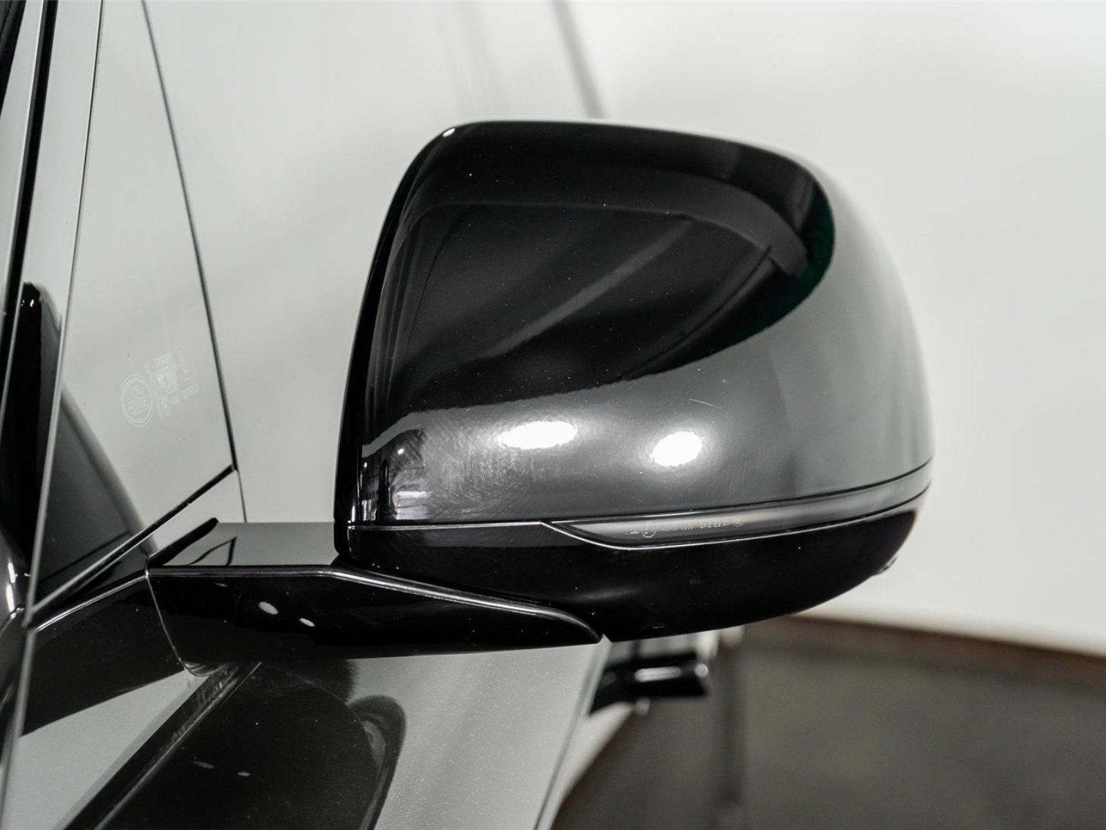 Used 2024 Land Rover Range Rover Long Wheelbase Autobiography image 23