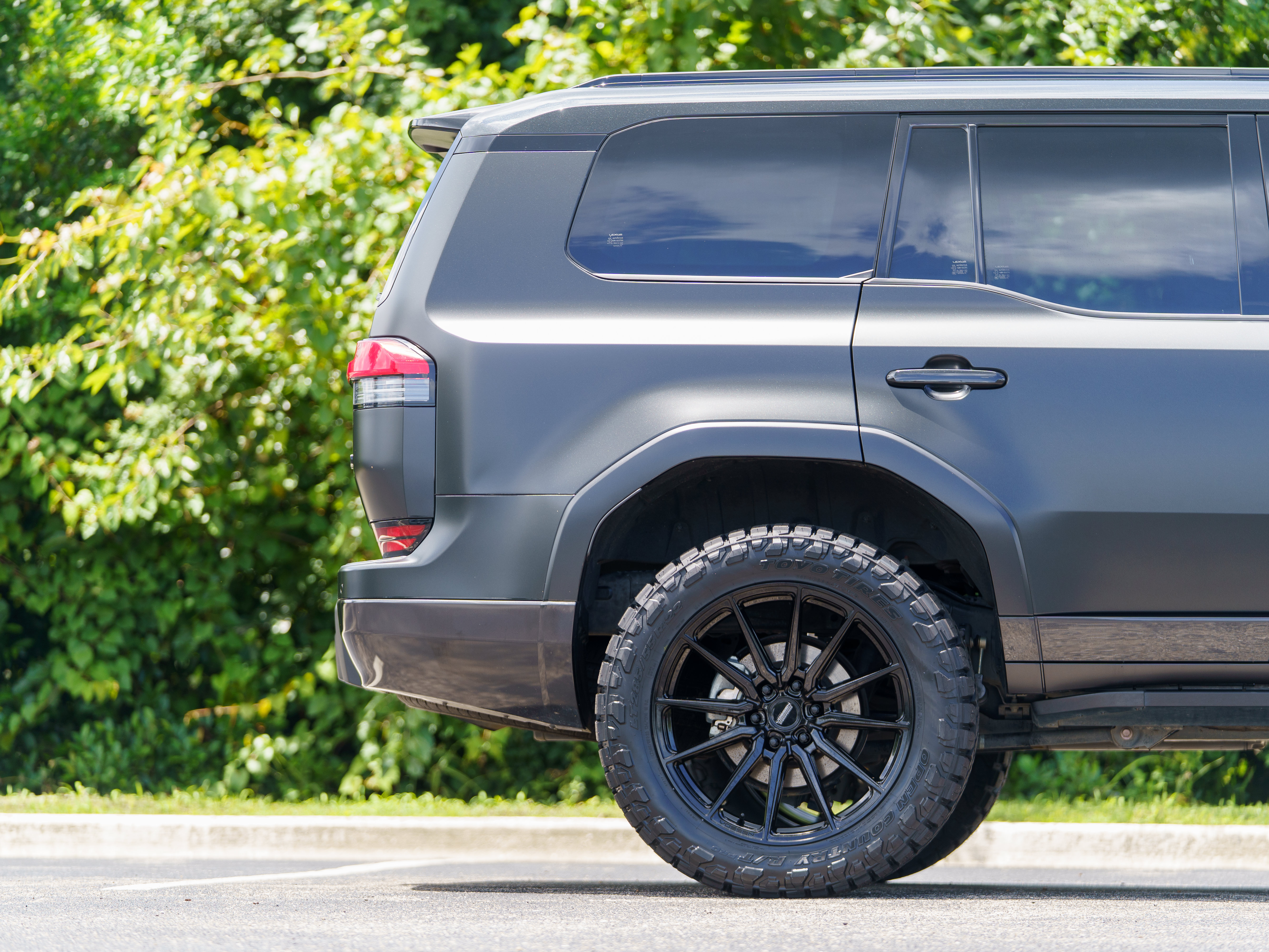 Used 2024 Lexus GX 550 w/ Accessory Package (2T) AWD/4WD image 6