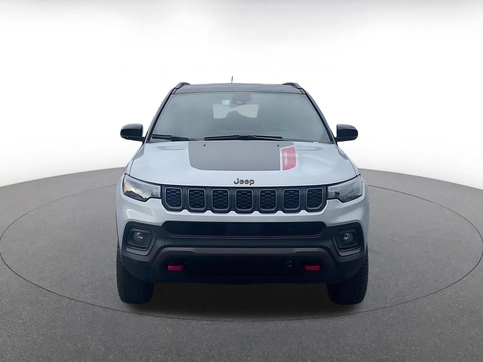 Used 2025 Jeep Compass Trailhawk AWD/4WD image 4
