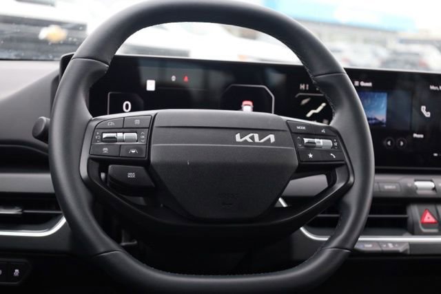 Used 2025 Kia K4 EX image 5