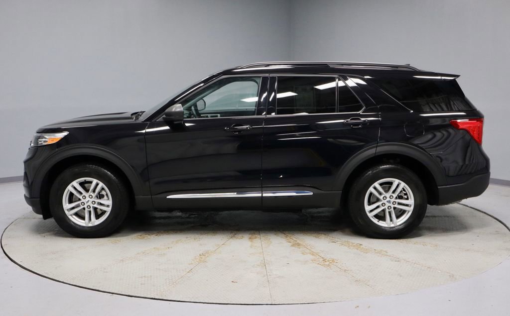 Certified 2023 Ford Explorer XLT w/ Equipment Group 202A AWD/4WD image 9
