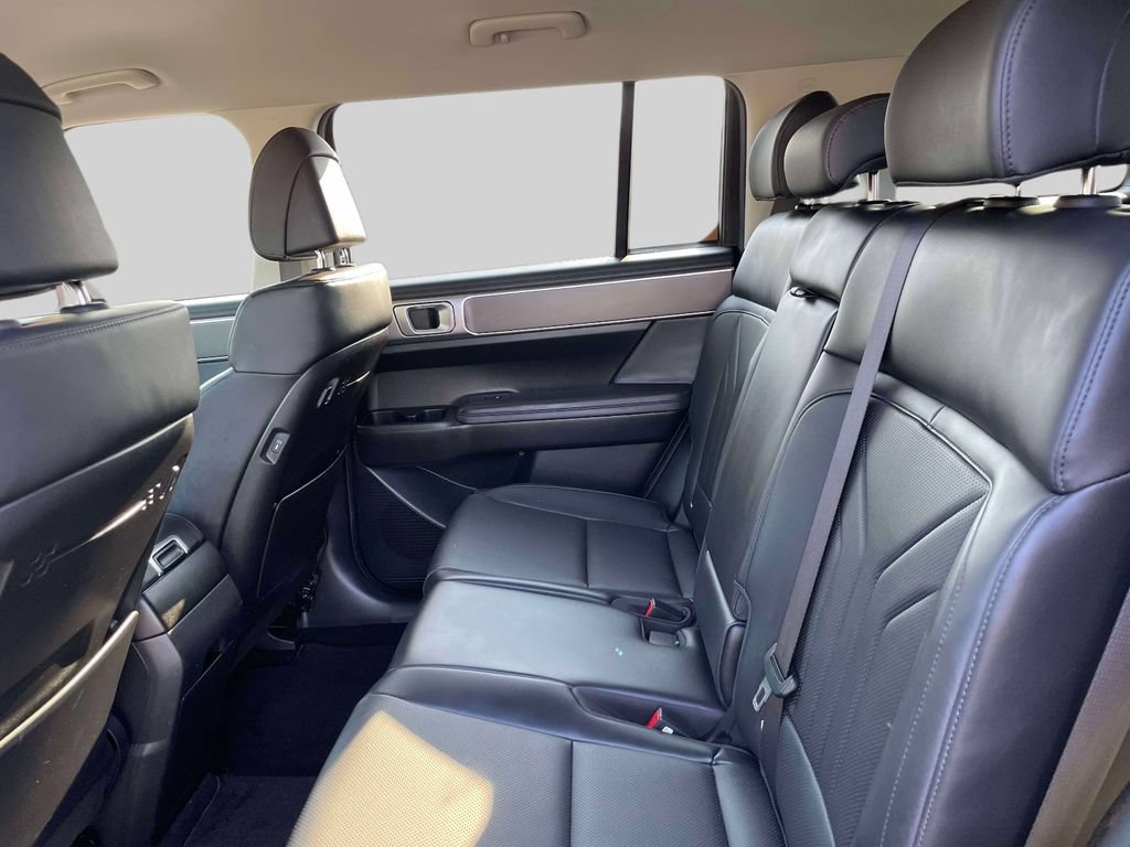 Used 2025 Hyundai Santa Fe SEL AWD/4WD image 12