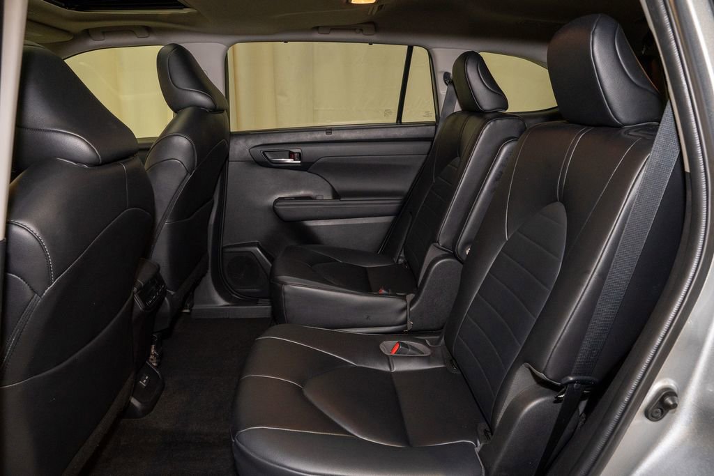 Used 2023 Toyota Highlander XLE image 9