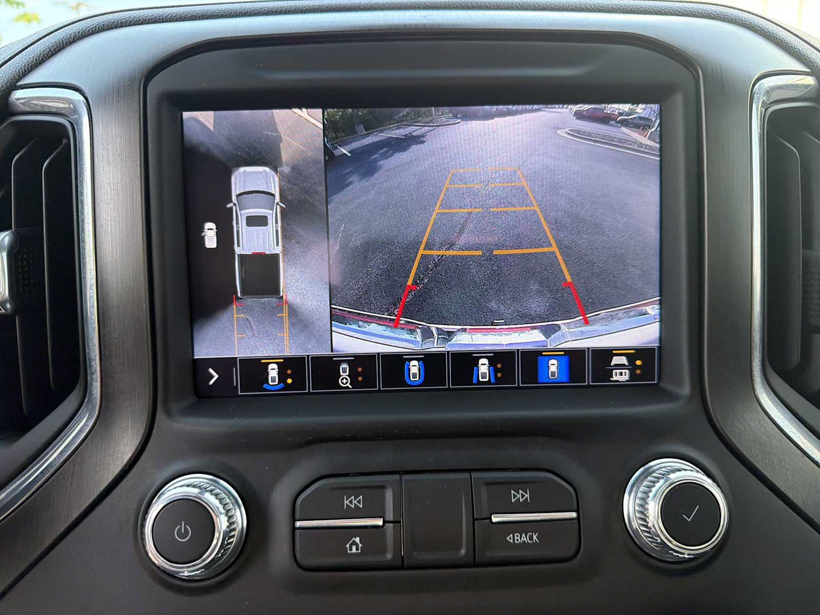 Used 2021 GMC Sierra 1500 AT4 w/ AT4 Premium Package AWD/4WD image 4