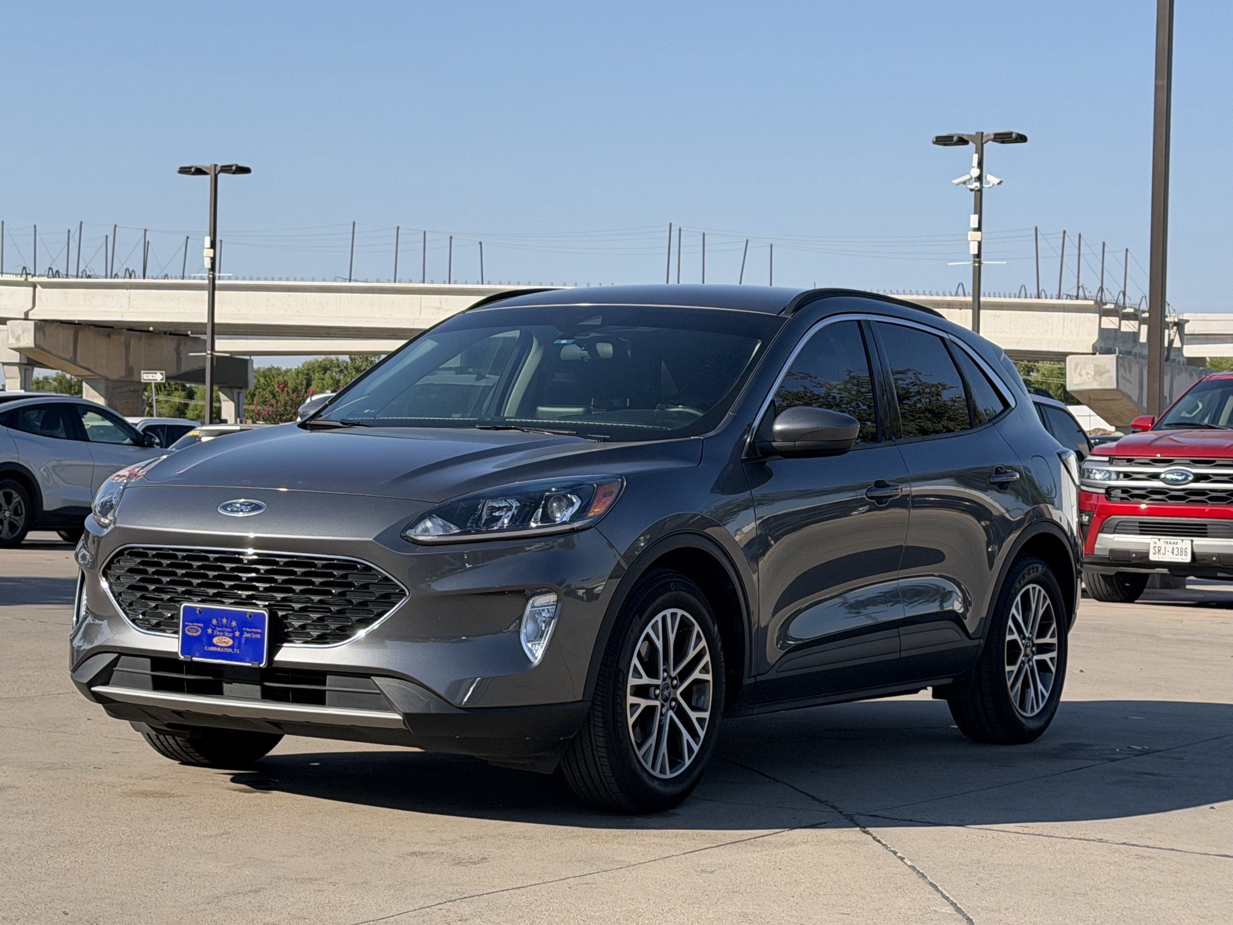 Used 2022 Ford Escape SEL w/ Technology Package FWD image 4