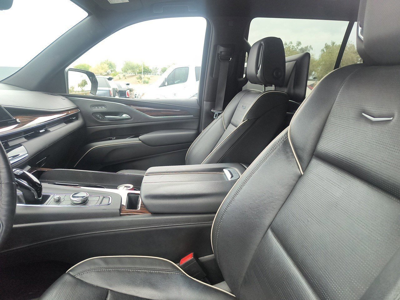 Used 2023 Cadillac Escalade Premium Luxury w/ LPO, Radiant Package image 6