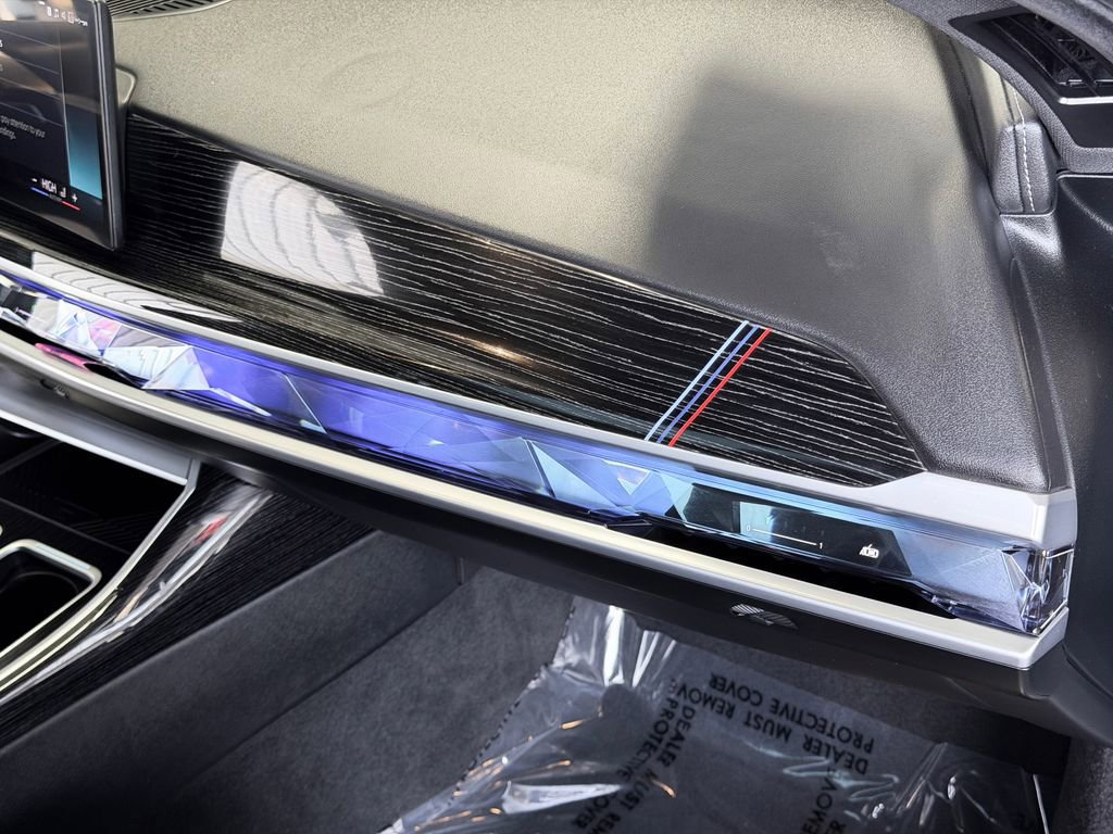 Used 2024 BMW 760i xDrive w/ Executive Package image 28