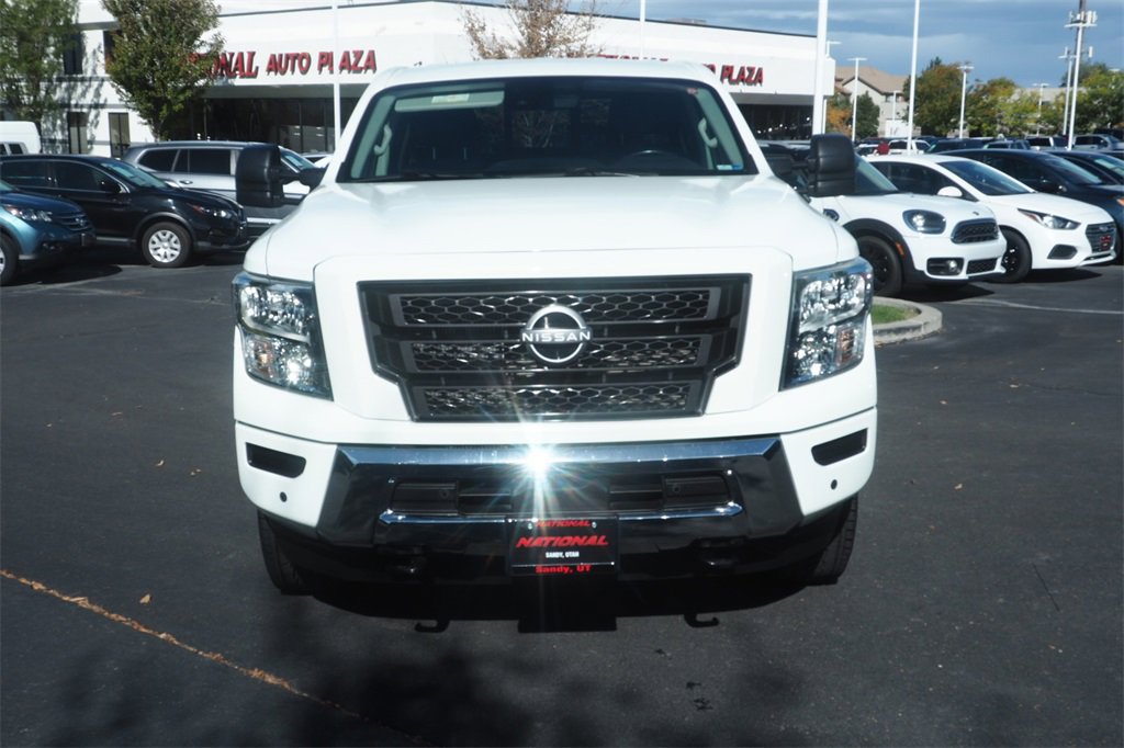 Used 2023 Nissan Titan SV w/ SV Convenience Package image 2