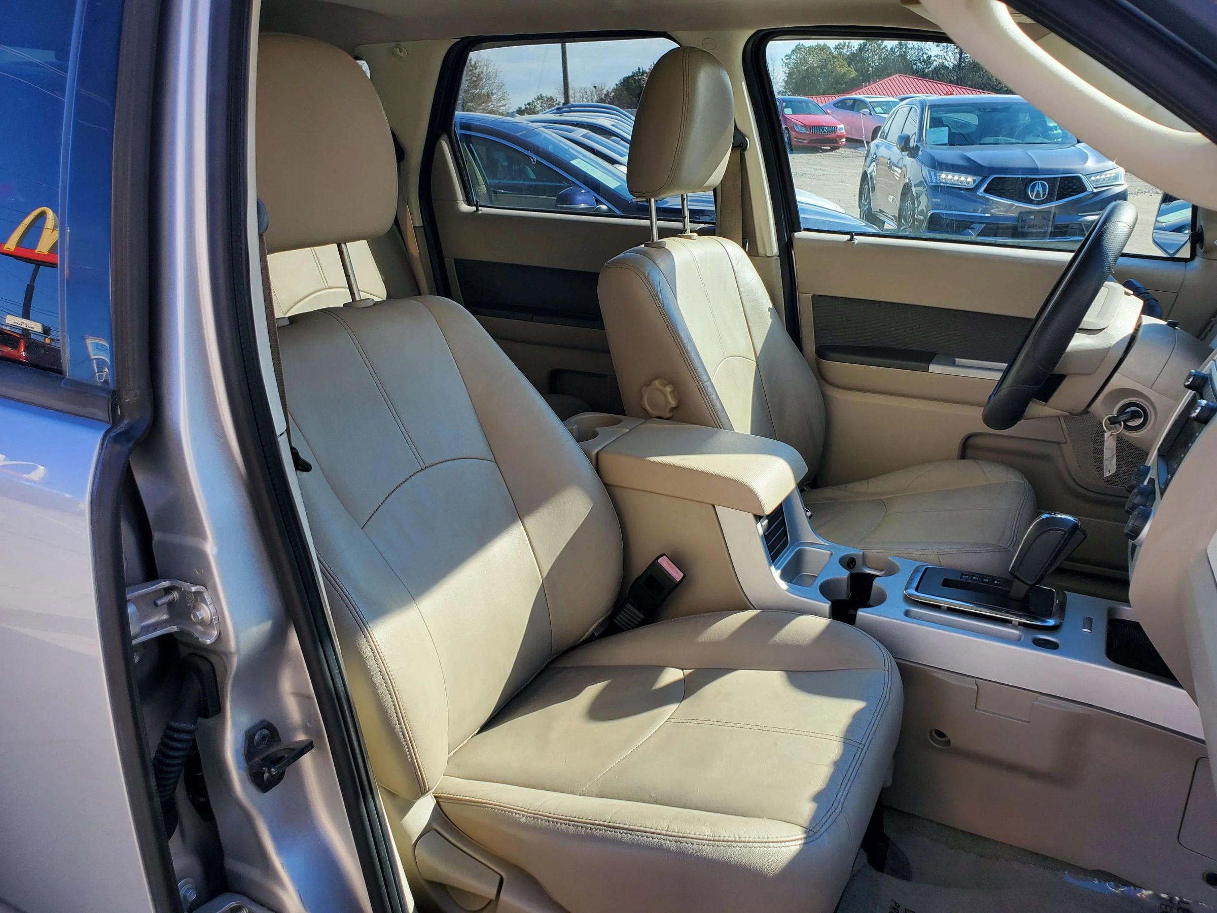 Used 2010 Mercury Mariner Premier image 3