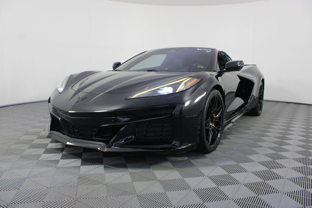 Used 2025 Chevrolet Corvette Z06 RWD image 4