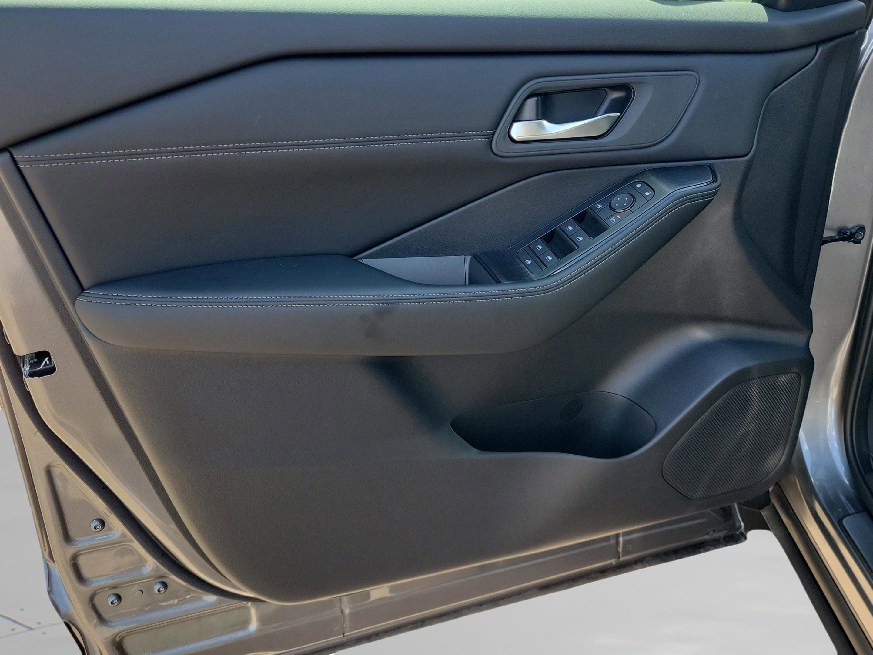 New 2026 Nissan Rogue SV FWD image 18