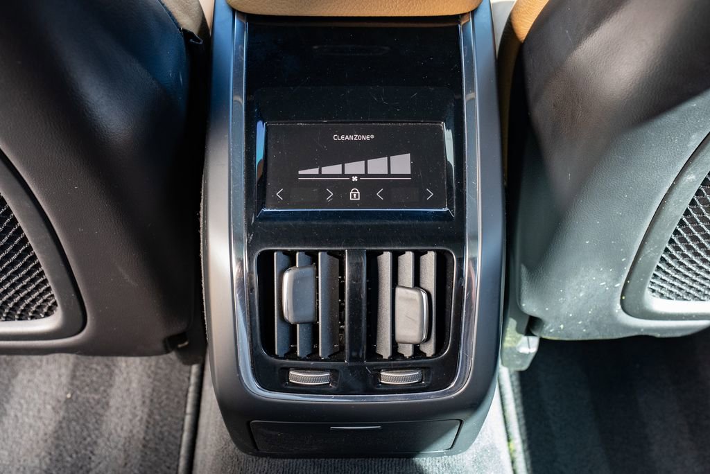 Used 2018 Volvo S90 T6 Momentum w/ Convenience Package image 9