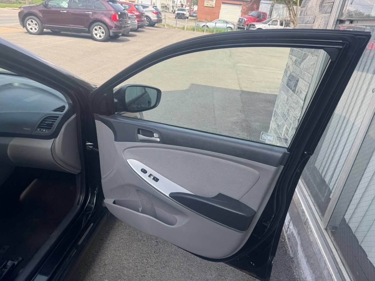 Used 2013 Hyundai Accent GLS FWD image 17