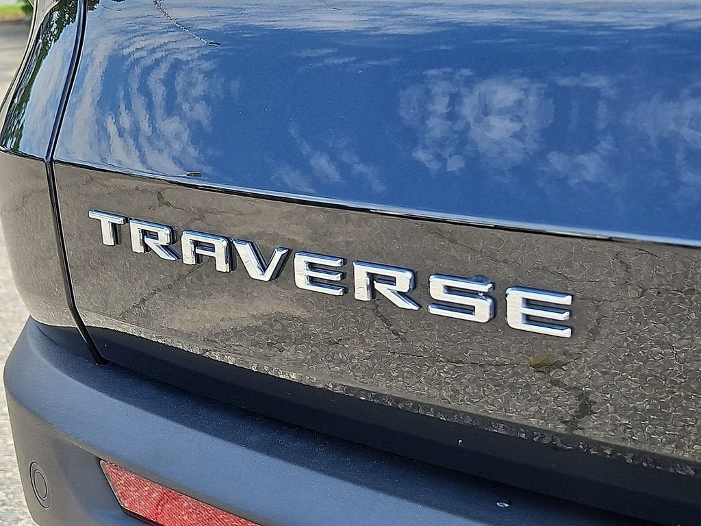 Certified 2025 Chevrolet Traverse LT w/ Driver Confidence Package FWD image 32