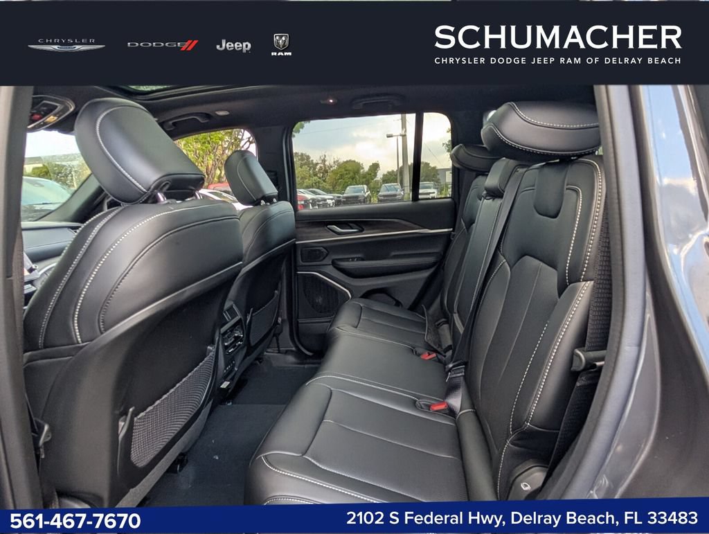 New 2026 Jeep Grand Cherokee Limited w/ Luxury Tech Group II AWD/4WD image 13