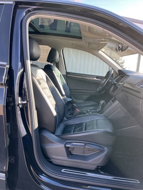 Used 2018 Volkswagen Tiguan SEL Premium image 28