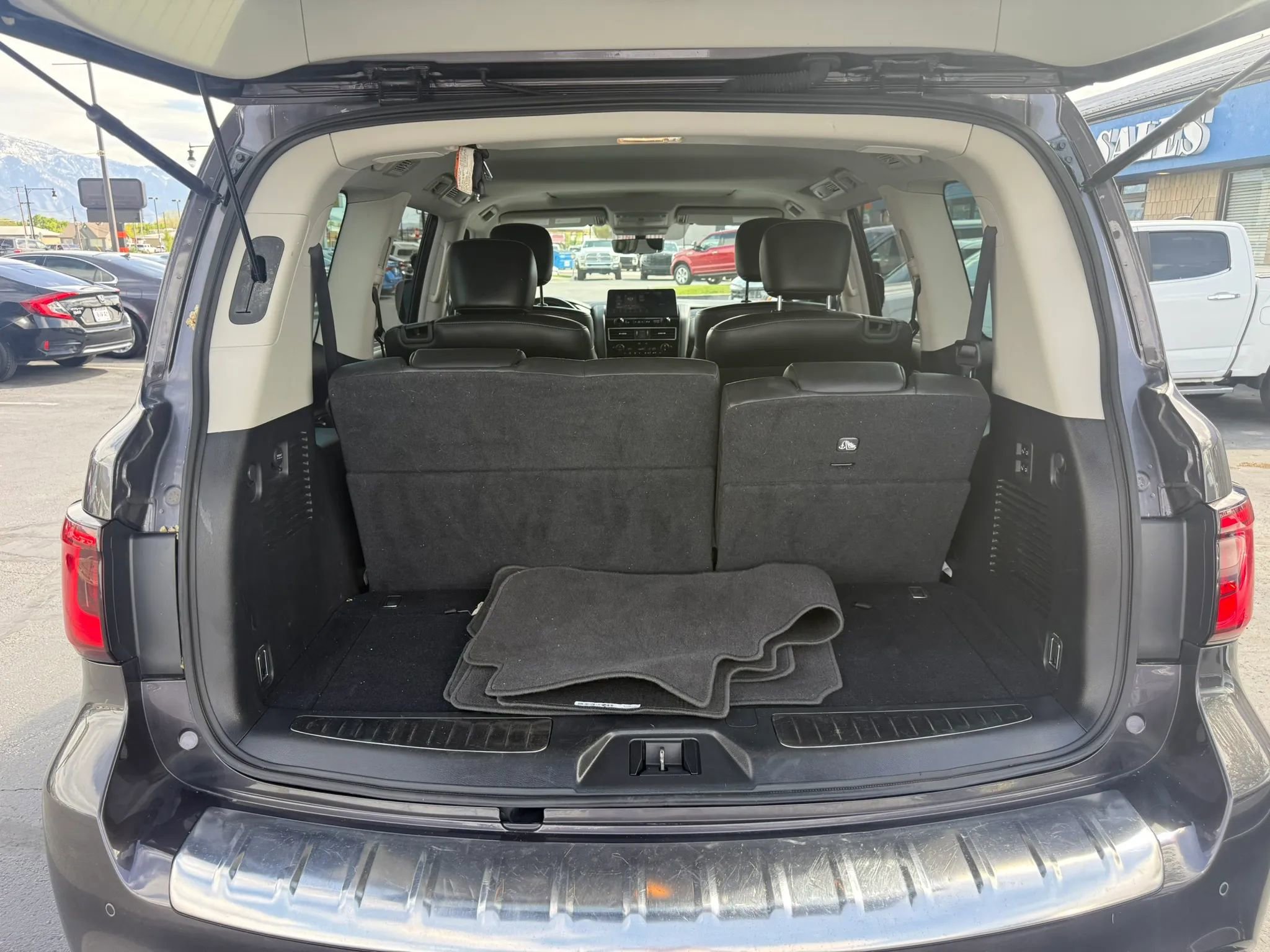 Used 2023 INFINITI QX80 Luxe w/ Cargo Package image 22