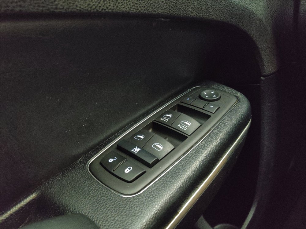 Used 2013 Chrysler 300 image 27