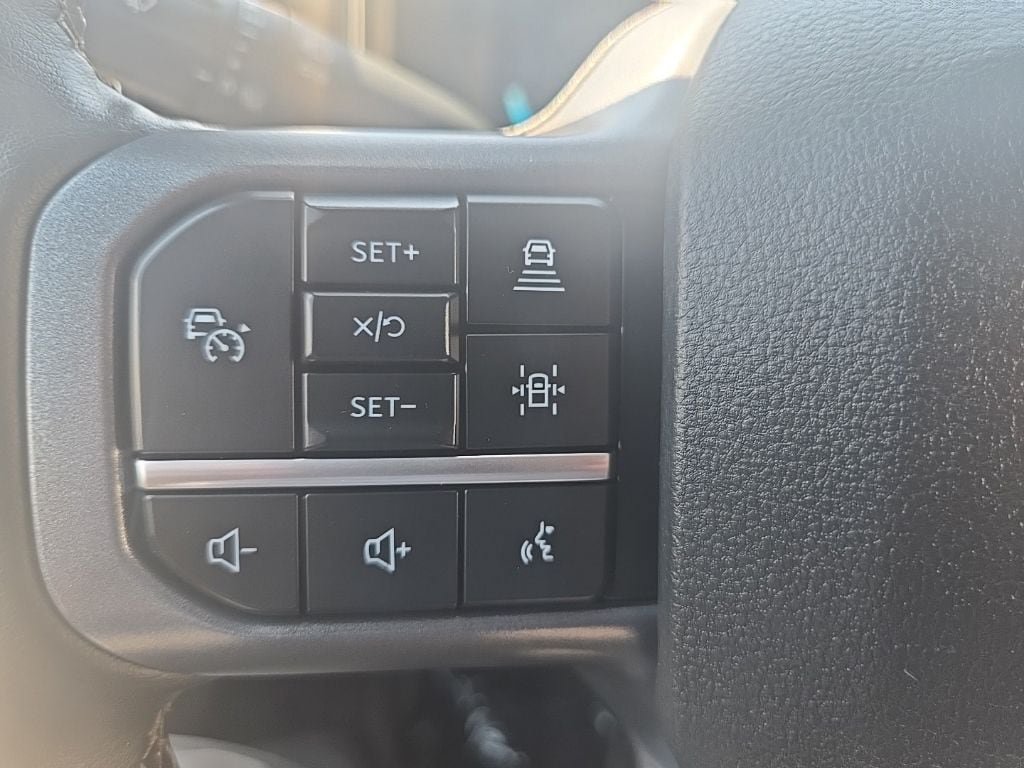 Used 2026 Ford F350 Lariat w/ Black Appearance Package AWD/4WD image 15