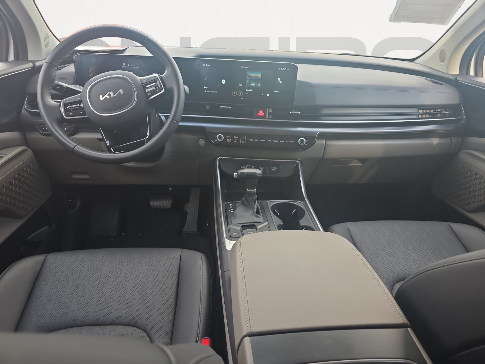Certified 2026 Kia Carnival LX FWD image 2