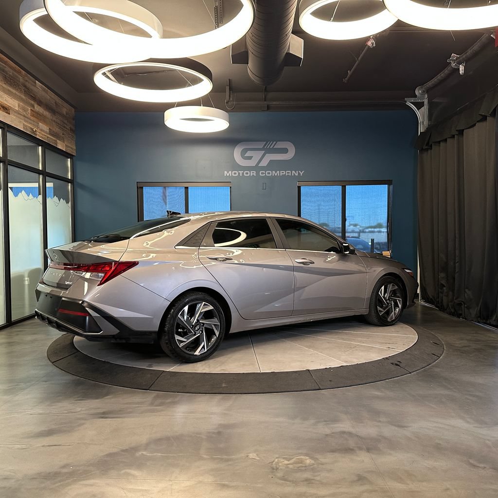 Used 2024 Hyundai Elantra Limited FWD image 3